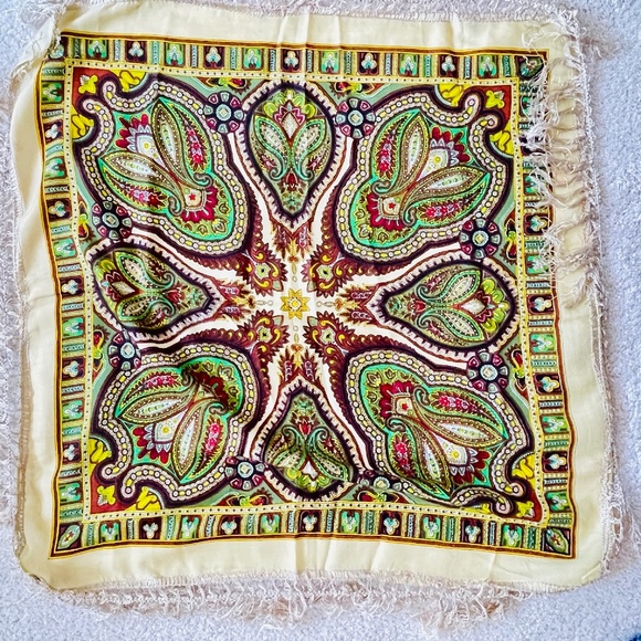 Paisley Print Silky Soft Scarf 100% Pure Wooly Euro Print Silky Fringe 28" x 28" - Picture 1 of 4
